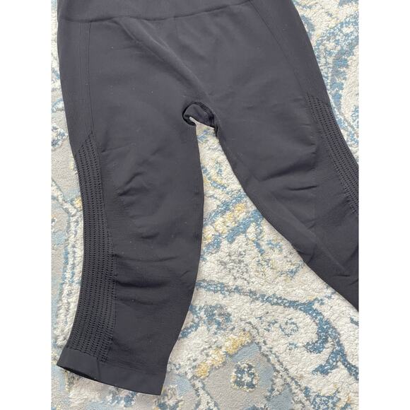 Lululemon In The Flow Capri Womens 6 BK Moisture Wick Seamless Fitted Crop - Picture 3 of 7